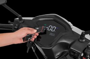 Scooter-Elétrica-Conduzza-MONACO-1000W-painel digital